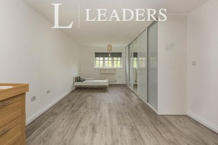 5 bedroom detached house to rent - Photo 4