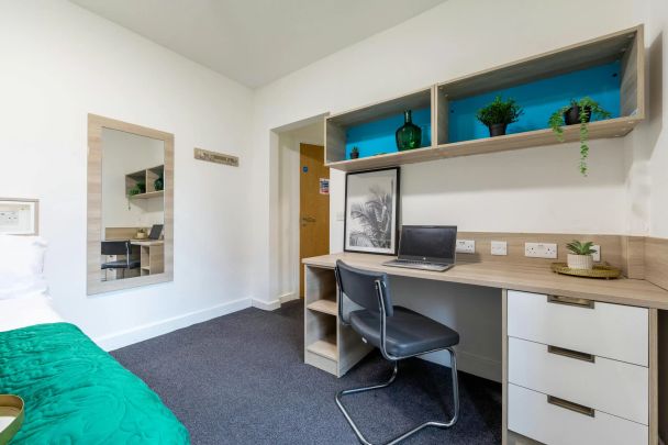 Silver Ensuite Large - Photo 1