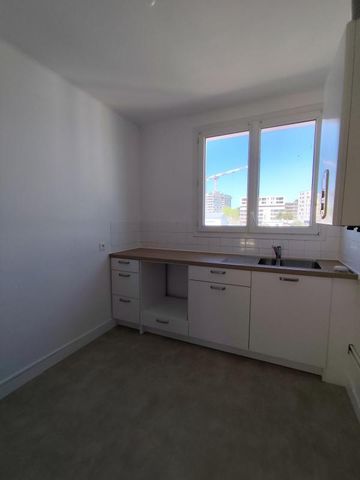 Location Appartement 4 pièces 71m² BREST 29200 - Photo 2