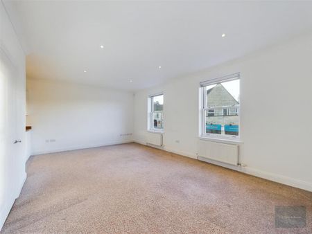 2 bedroom maisonette to rent - Photo 2