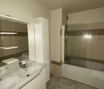 Location Appartement 4 pièces 99m² CHAMALIERES 63400 - Photo 4