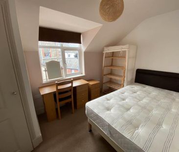 3 bedroom flat to rent - Photo 3