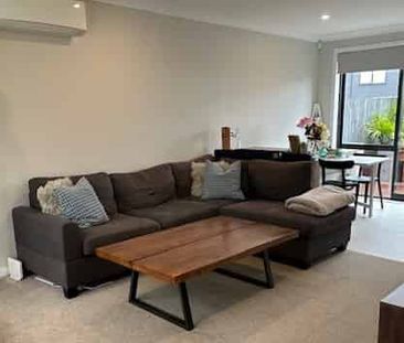 Lovely lock and leave townhouse - Photo 3