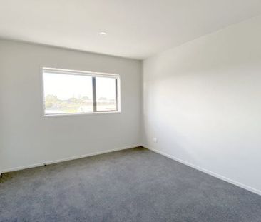 Charming 3BR Townhouse in Favona - Photo 4