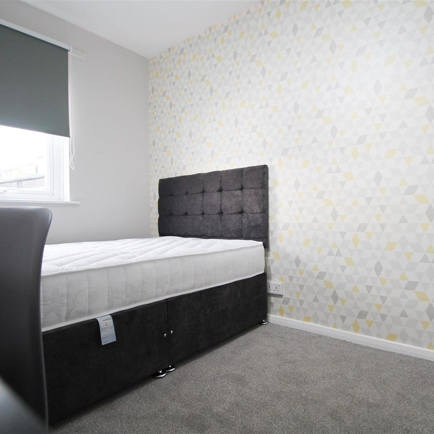 Westfield Court, Westfield Road, Hyde Park, LS3 1DL, Leeds - Photo 1