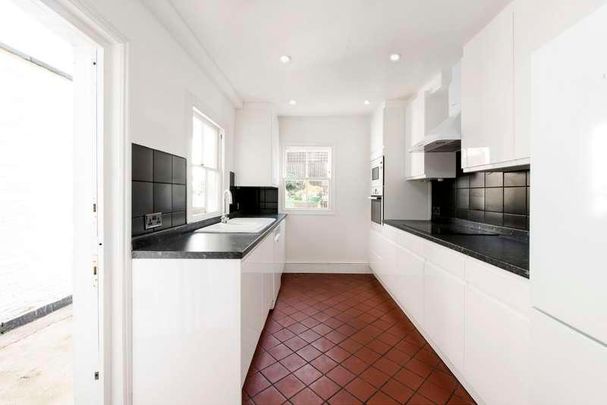 Stonells Road, London, SW11 - Photo 1