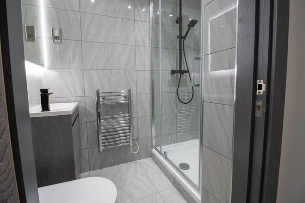 1 bedroom in a house share to rent - Photo 1