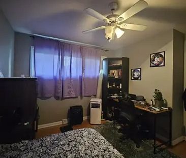 Large room for rent in a great community for a single working prof or student | Calgary - Photo 1