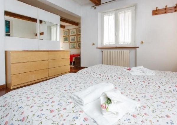 Center-Popolo: Modern, renovated 1 Bedroom, bath, kitchen. Parquet floors, bright, silent, located in beautiful villa near center, park, transport. Ref 847