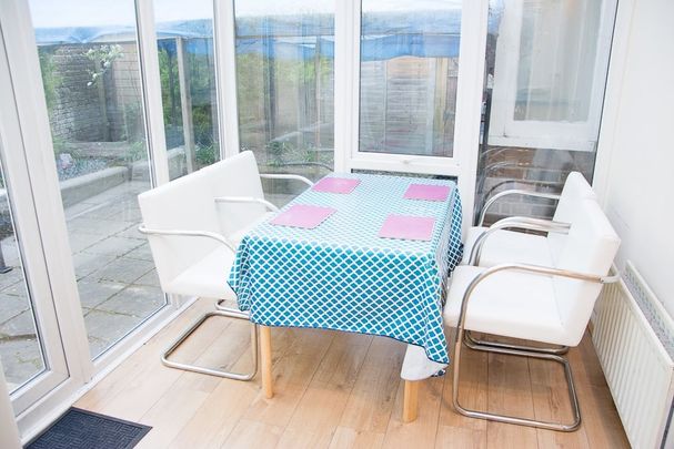 Room in a Shared House, Roehampton Vale, SW15 - Photo 1