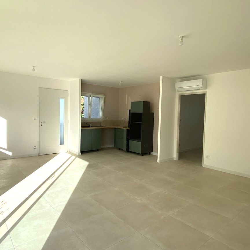 Location Maison 3 pièces 80m² THEZAN DES CORBIERES 11200 - Photo 1