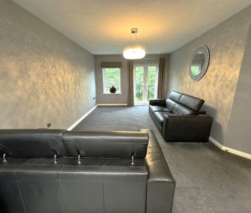 2 bedroom Flat To Let - Photo 1