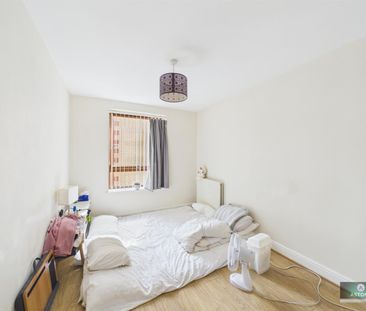 Commonwealth Drive, Crawley - Photo 5