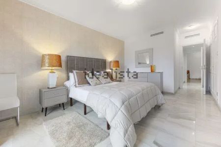 Alquiler de piso en Urbanización Monte Paraíso, 8 - Photo 2