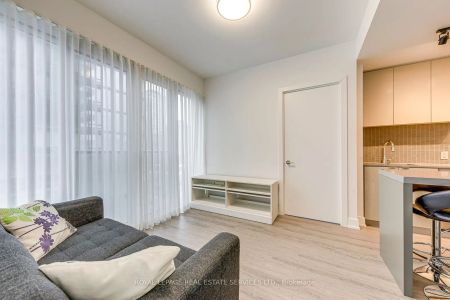 7 Grenville Street #2001 - Photo 4