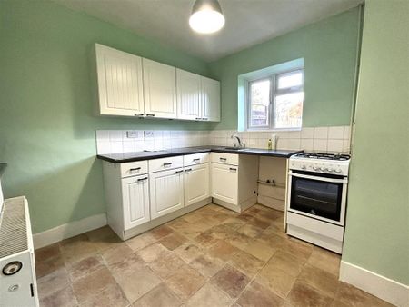 2 bedroom semi-detached house to rent - Photo 4