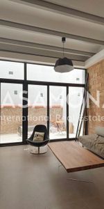 Spacious and modern 3-Bedroom Duplex with Terrace, Garage & Cozy Patios in El Clot - Photo 4