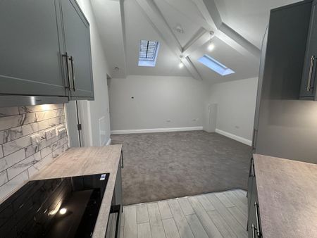 2 bedroom flat to rent - Photo 2