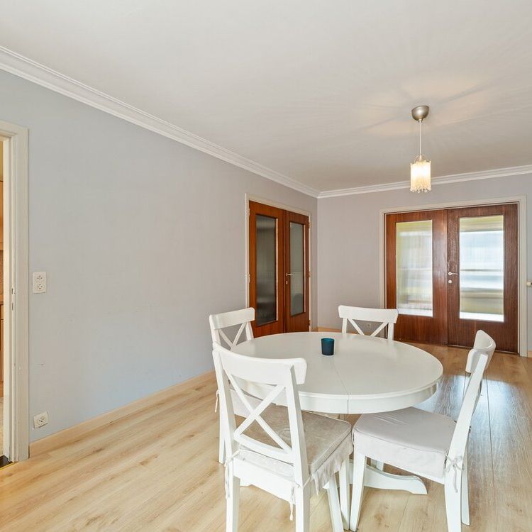 Appartement met 2 slpkrs op het kerkplein - Photo 1