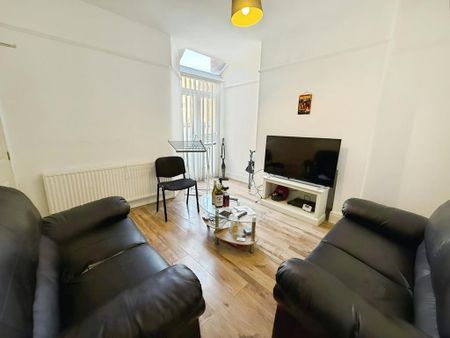 3 bedroom terraced house to rent - Photo 2