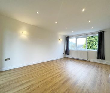 3 bedroom Detached house to rent - Photo 2