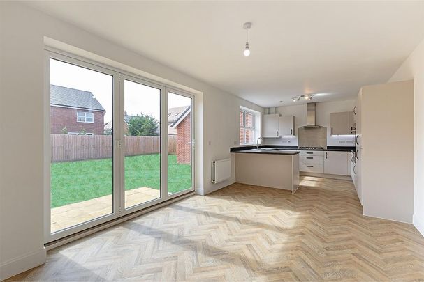 4 bedroom detached house to rent - Photo 1