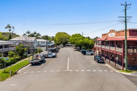 Riverside Living with Lift Access & Stunning Water Views – Fully Appointed Family Home - Photo 4