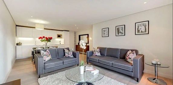 3 bedroom flat in London - Photo 2