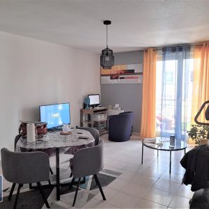 Location Appartement 4 pièces 74m² LONS LE SAUNIER 39000 - Photo 2