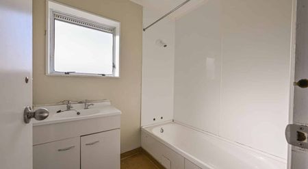 Renovated home in Otara - Photo 3