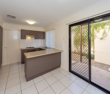 SPACIOUS FULLY AIRCONDITIONED FAMILY TOWNHOUSE IN SOUTH GLADSTONE - Photo 6