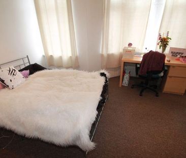 6 bedroom terraced house to rent - Photo 4