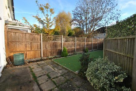 2 bedroom end of terrace house to rent - Photo 2