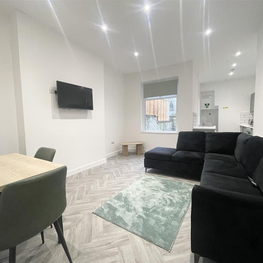 1 bed house share to rent in Coal Clough Lane, Burnley, BB11 - Photo 1