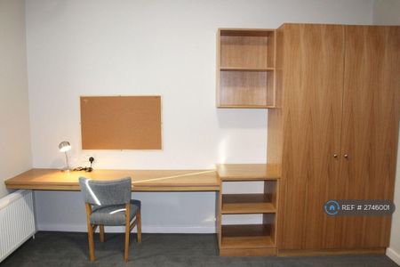 5 bedroom flat to rent - Photo 3