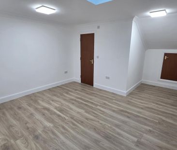 3 bedroom flat to rent - Photo 3