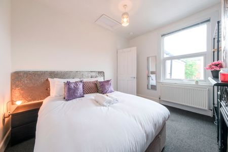 5 Bedroom Home – Medium Let - Photo 3