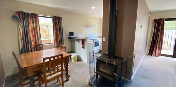 Tidy property with private yard - Photo 2