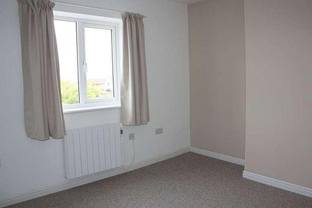 Station Road, Yate, BS37 - Photo 2