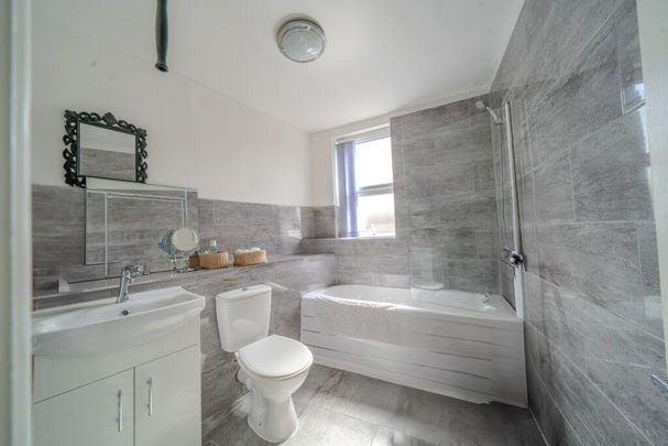 4 bedroom terraced house to rent - Photo 1