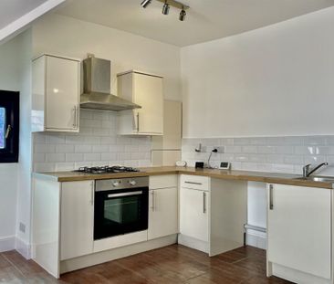 2 bed Flat Winton Hall, Westcliff Avenue, Westcliff-on-Sea, SS0 - Photo 2