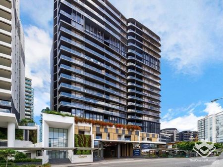 Inner City Apartment with View - Photo 2