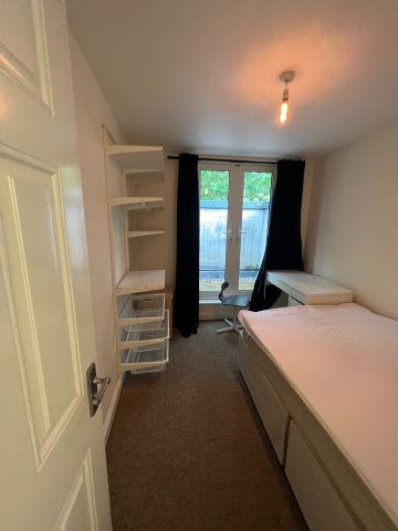 6 Bed Flat, Bond Street, BS1 - Photo 5