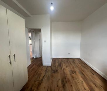 4 bedroom flat to rent - Photo 4