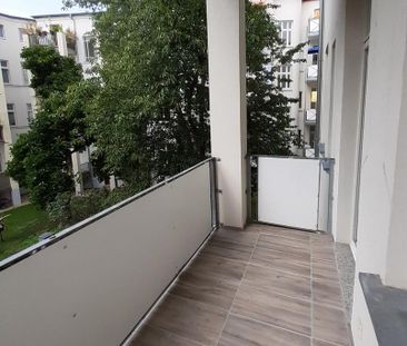 Schöne Wohnung mit zwei Zimmern und Balkon in Stadtfeld Ost - Photo 4