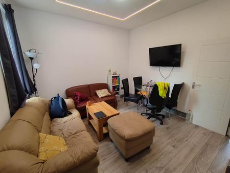 6 bedroom terraced house to rent - Photo 2