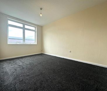 3 Bedroom Maisonette - Upper To Let - Photo 3