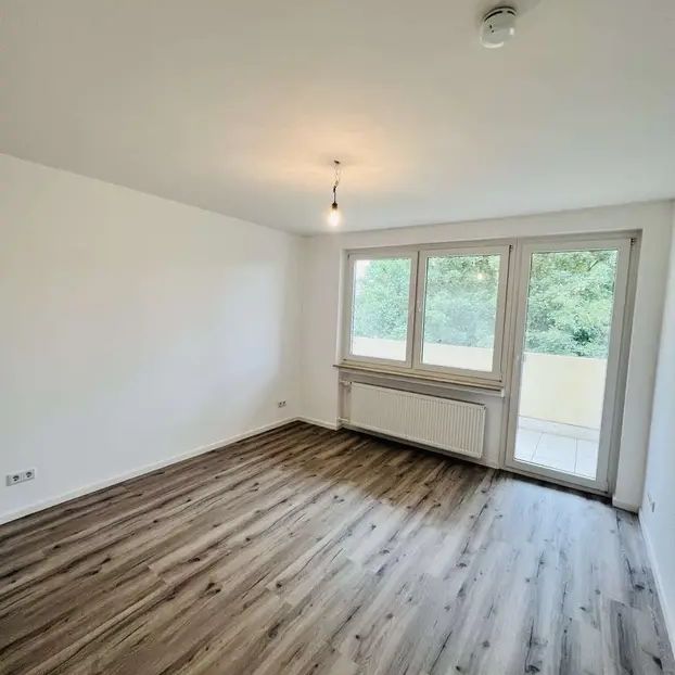 Moderne 2-Zimmer-Wohnung mit Balkon in Oberursel-Stierstadt - Foto 1