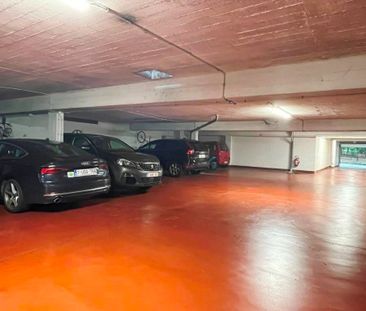 Stijlvol en ruim appartement met 3 slaapkamers en terras - Photo 2