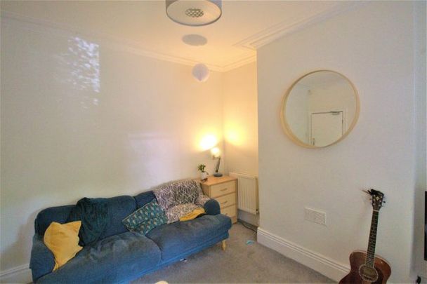 10 Thompson Road, Ecclesall - Photo 1